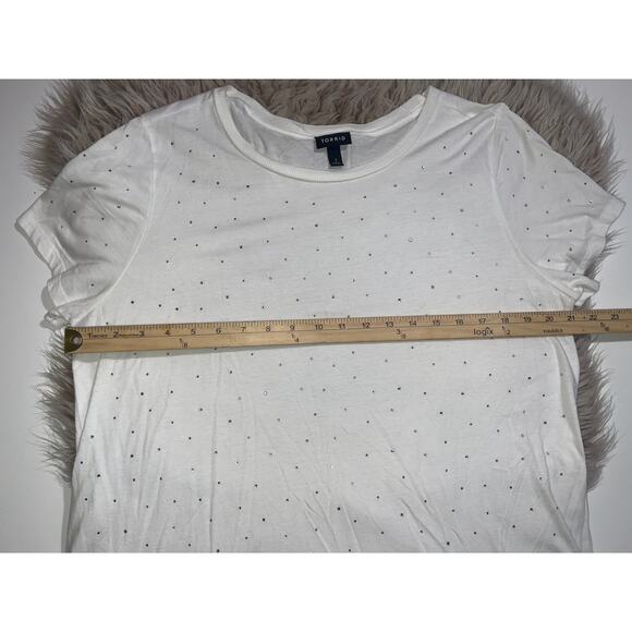 Torrid women’s white tee - Picture 5 of 12